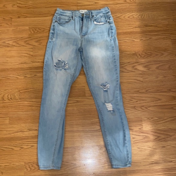 Women’s size 5/6 light wash ripped skinny jeans - Picture 1 of 9